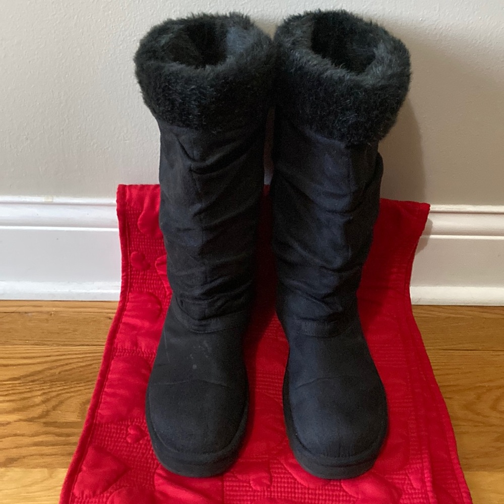 Skechers black suede boots